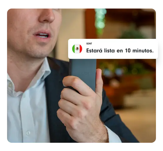 Hotel employee replies in Spanish using RelayX, saying “Estará lista en 10 minutos.”